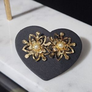 Flowers gold-plated bronze earrings by LanMar